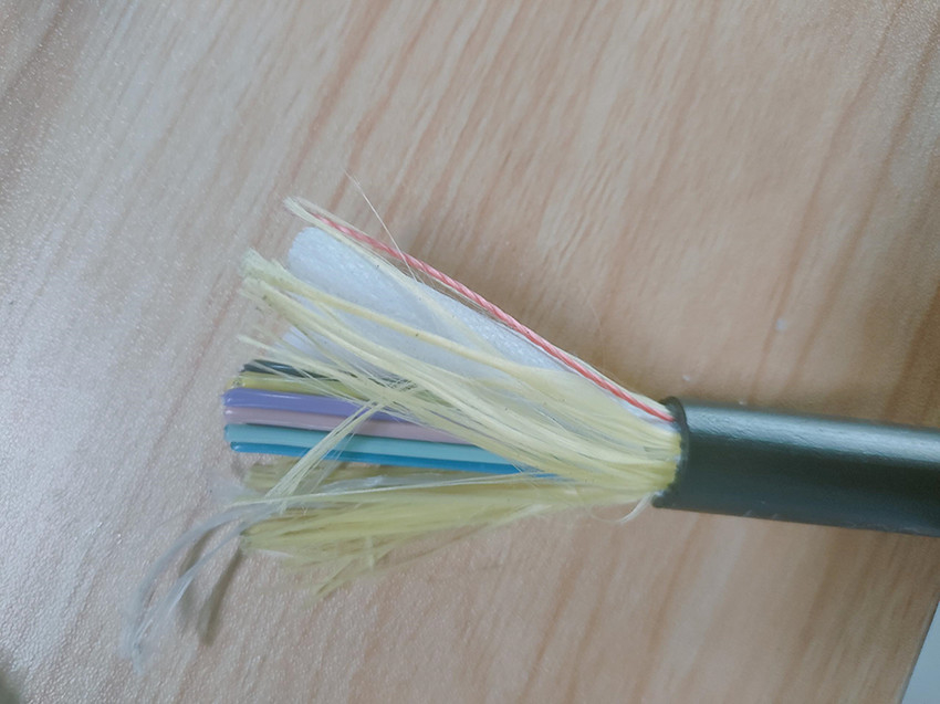 De enige Optische Kabel van de Wijzeg652d Luchtvezel ADSS 100M spant Alle Diëlektrische 48 Kernen